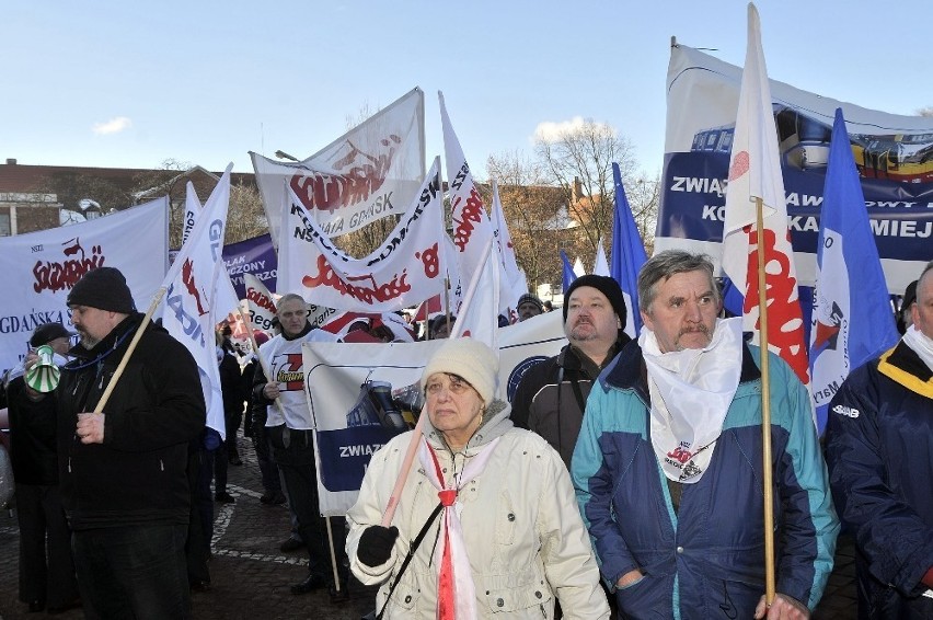 Protest związkowców w Gdańsku. Kto wyznacza granice demokracji - pytali protestujący