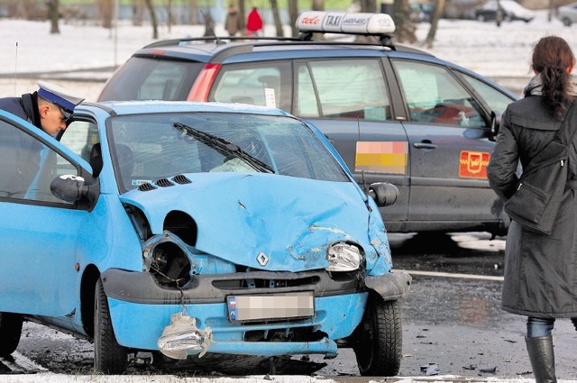 Wtorek, ok. godz. 12, skrzyżowanie Wyszyńskiego i Bandurskiego