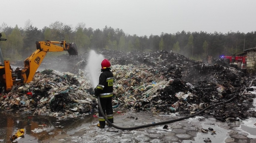 W Kraszkowie paliło się składowisko odpadów sztucznych