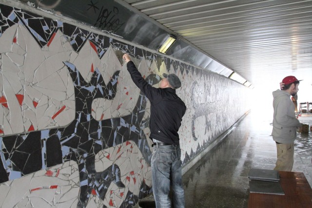 W przejściu podziemnym pod al. Piłsudskiego w Łodzi zostanie odsłonięta mozaika "Pocałunek Miłości"