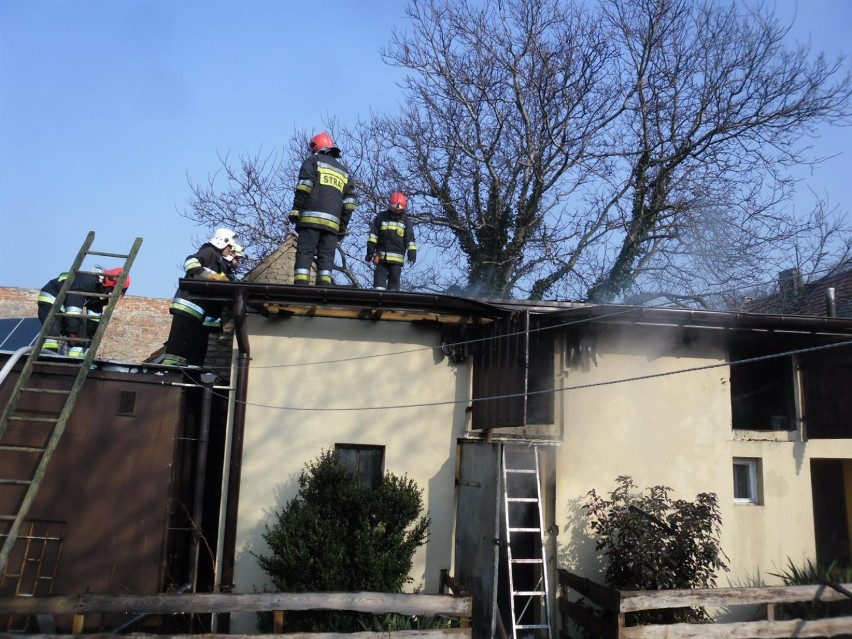 Straż Pożarna w Jarocinie: Strażacy gasili pożar budynku...
