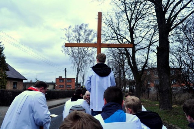 Droga Krzyżowa parafii Wniebowzięcia MB w Lenartowicach