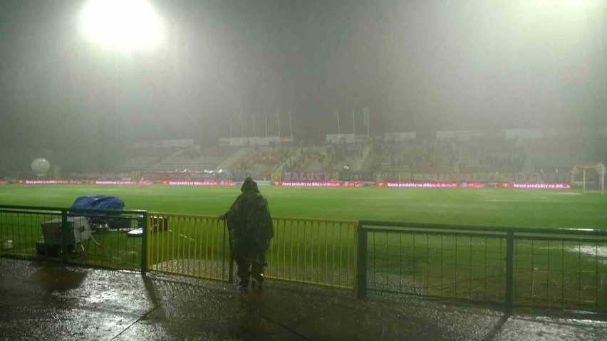 Mecz Widzew - Piast przerwany przez deszcz
