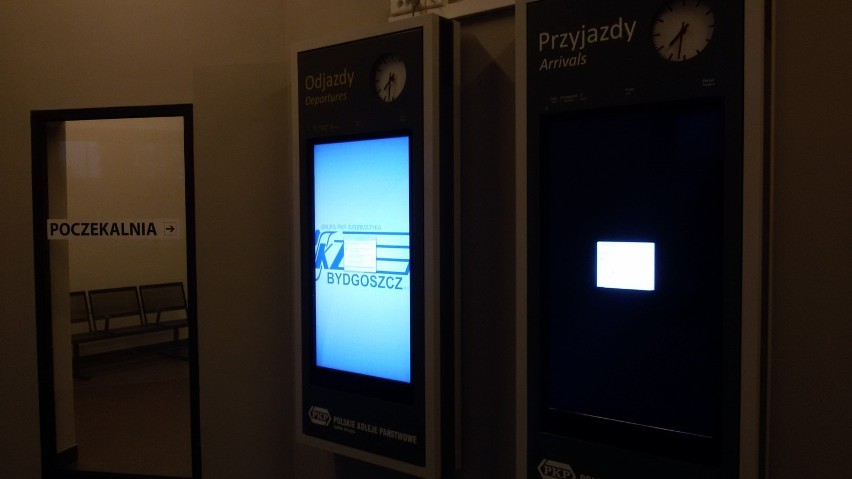 Dlaczego nie działają nowe tablice elektroniczne na dworcu PKP na Paruszowcu?