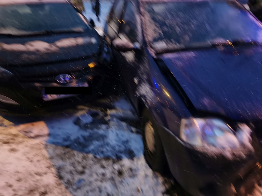 Wypadek we Włocławku. Zderzenie trzech samochodów przy parku Łokietka [zdjęcia]