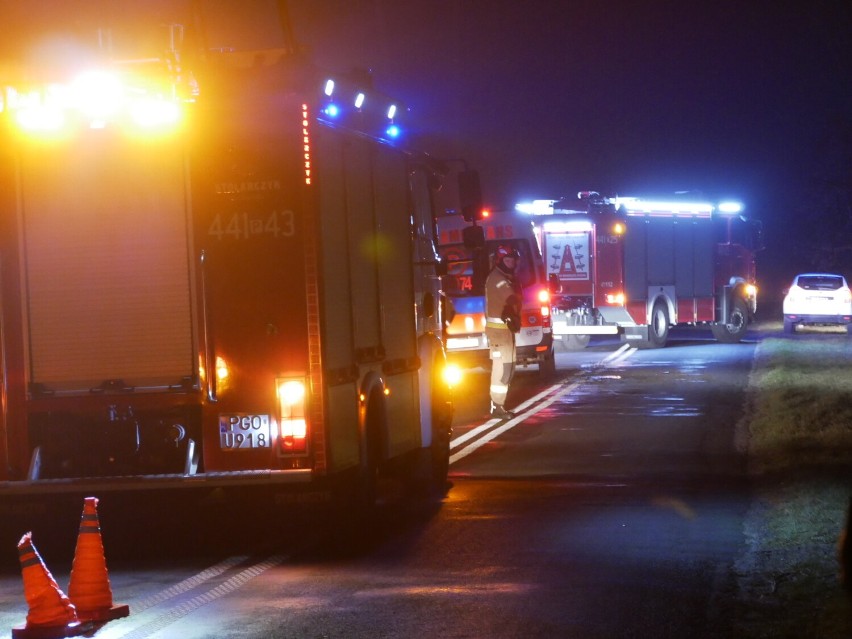 Dachowanie na trasie Grodzisk - Kąkolewo. Kobieta trafiła do...