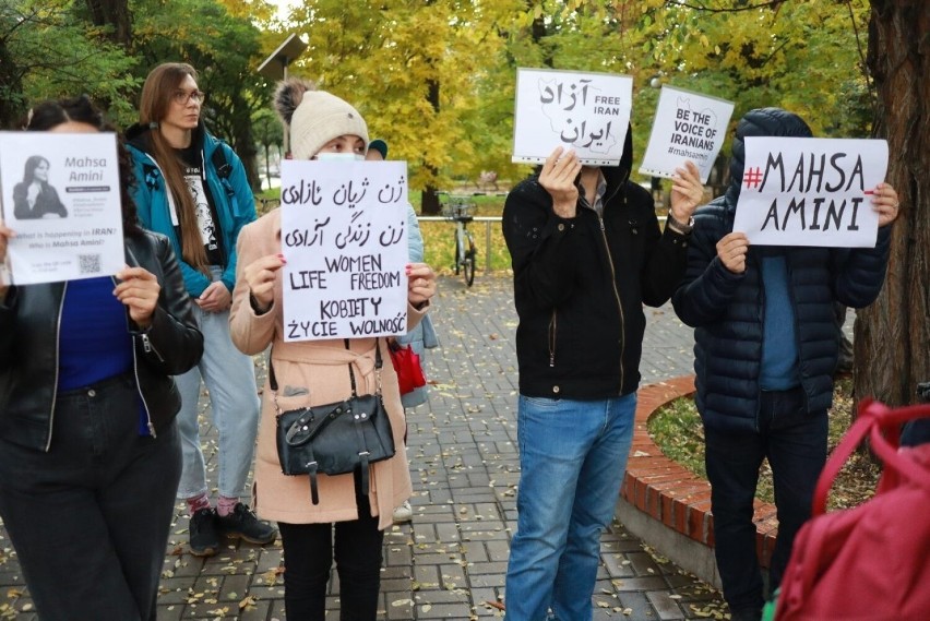 W Łodzi okazano solidarność protestującym Irańczykom ZDJĘCIA