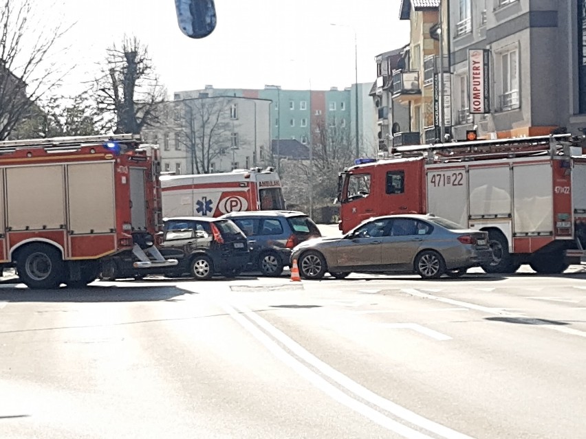 Lębork. 12-letni chłopiec doznał obrażeń w wypadku na skrzyżowaniu Armii Krajowej z Aleją Wolności