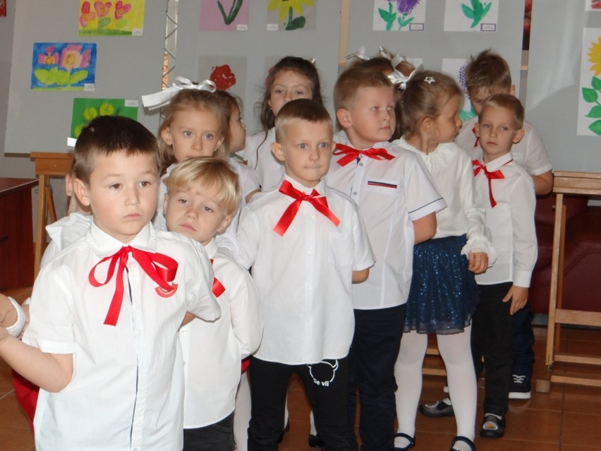 Akademia przedszkolaków z okazji święta niepodległości w...