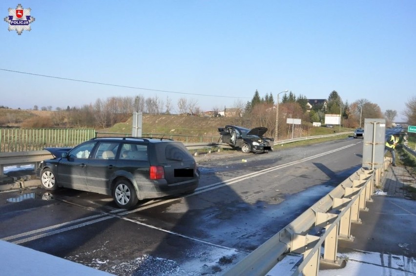 Tragiczny wypadek w Hrubieszowie. Wóz wpadł w poślizg na moście, kobieta zmarła w szpitalu