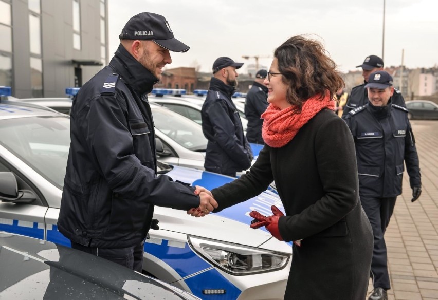 Mikołajkowy prezent dla gdańskich policjantów - 7 radiowozów