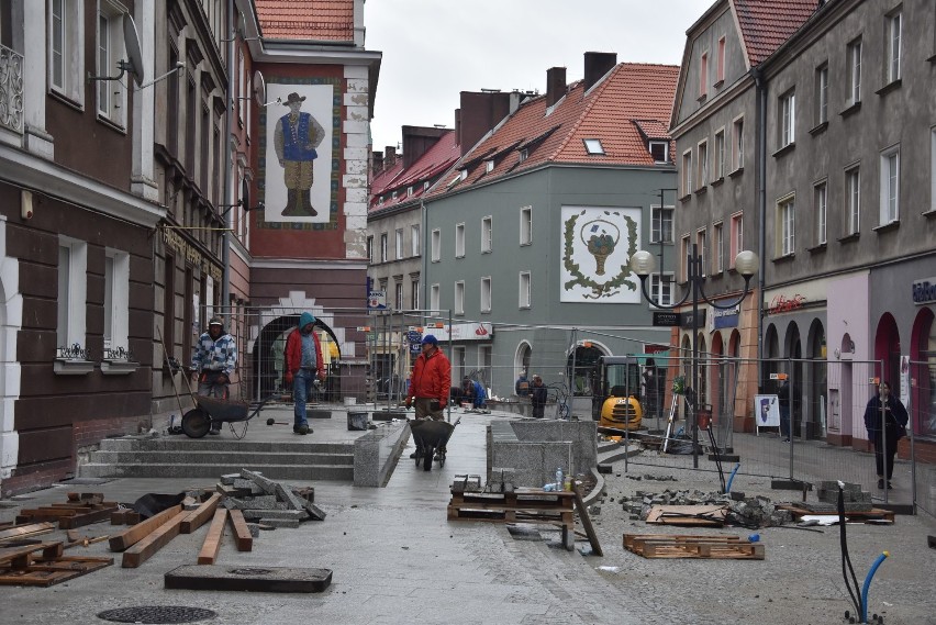 Ulica Długa w Raciborzu pięknieje z każdym miesiącem. Będzie fantastyczna!