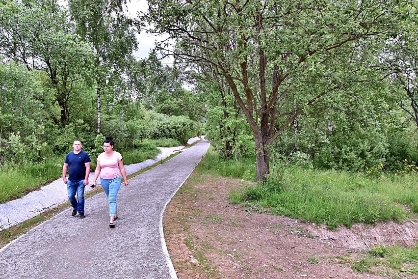 Wiatr i groźne chmury odstraszyły spacerowiczów. Dzisiaj nad...