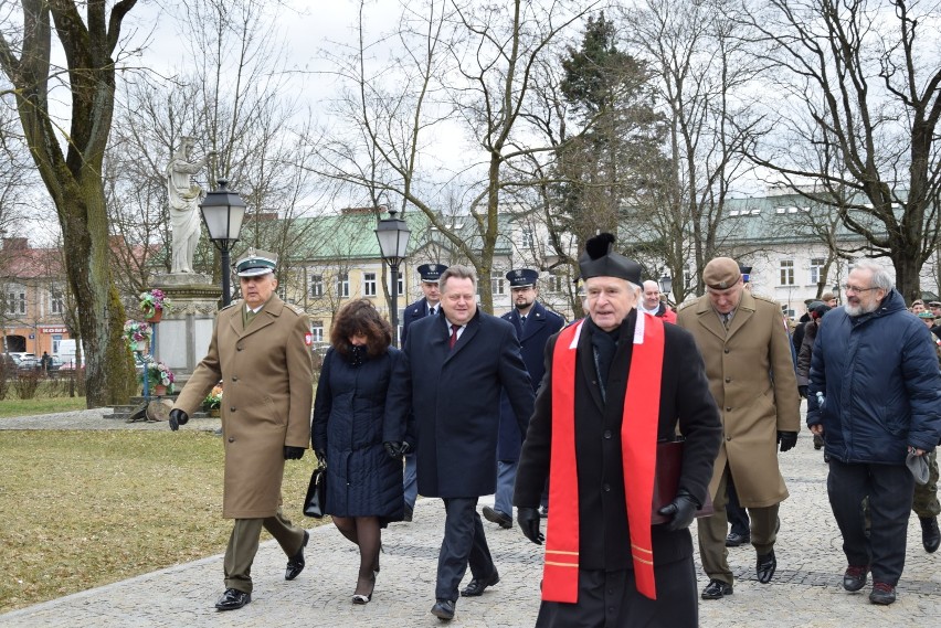 Dzień Pamięci Żołnierzy Wyklętych w Suwałkach. Były modlitwa, kwiaty i salwy [Zdjęcia]