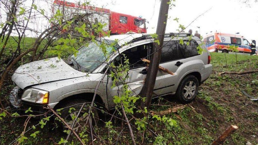 Strażacy wycinali rannego z auta rozbitego na drodze Nowy Sącz – Krynica-Zdrój