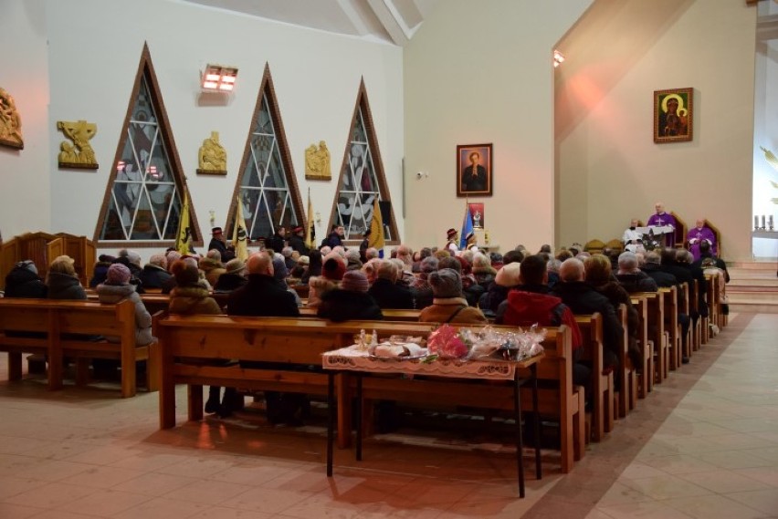 Pruszcz Gd.: Kaszubi zjechali na poświęcenie sztandaru pruszczańskiego o/Zrzeszenia Kaszubsko-Pomorskiego[ZDJĘCIA,WIDEO]