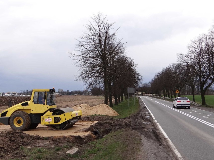 Obwodnica północna Wielunia rodziła się w bólach. Tak budowano 13-kilometrową trasę z trzema węzłami ARCHIWALNE ZDJĘCIA