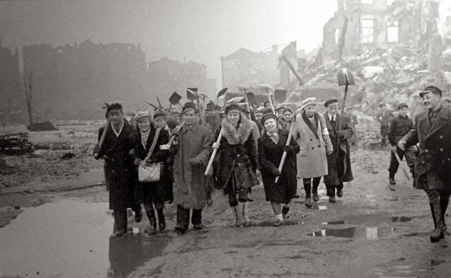 Święto odbudowy Warszawy. 70 lat temu stolica podniosła się z gruzów. Uczcijmy to!