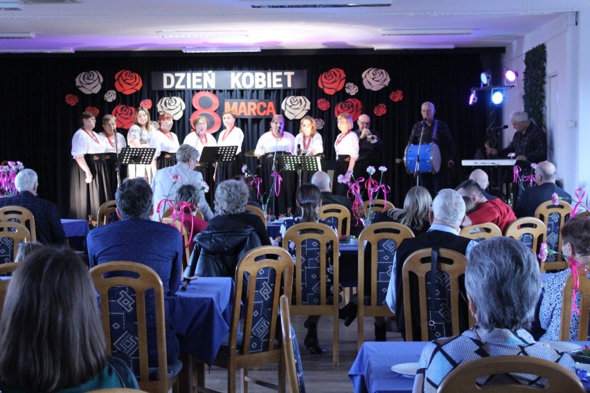 Udany koncert z okazji Dnia Kobiet w Czarnożyłach 