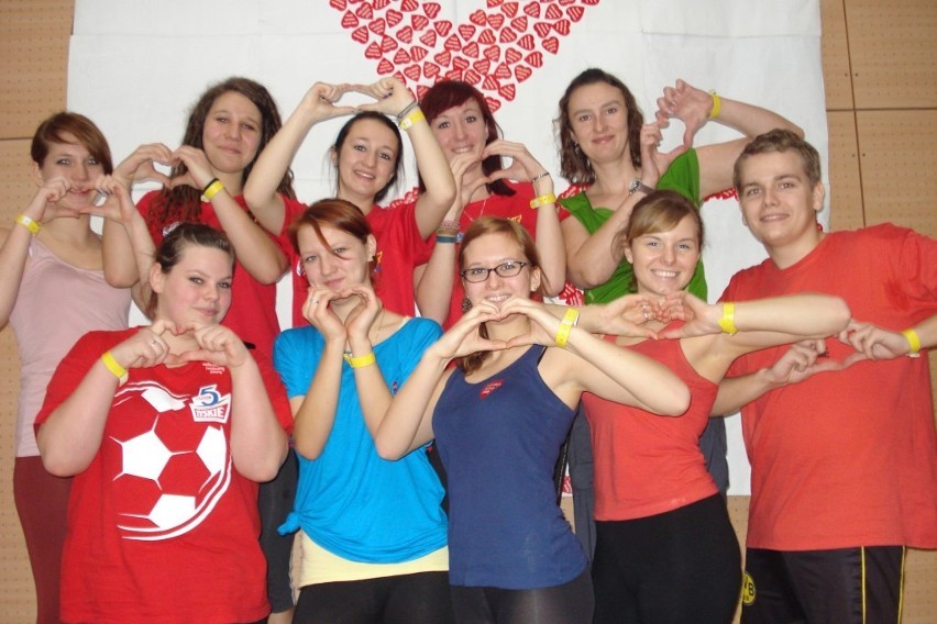 KRÓTKO: Uczniowie I LO w Świętochłowicach wzięli udział w maratonie fitness