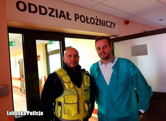 Asp. szt. Dariusz Sztylka pilotował do szpitala samochód, którym jechała rodząca kobieta.