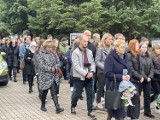 Tłumy żegnały Barbarę Oziembłowską, nauczycielkę SP 26, która spoczęła na cmentarzu w Wałbrzychu ZDJĘCIA