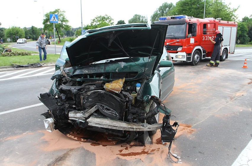 Kobieta ranna w wypadku na rondzie Sulejowskim