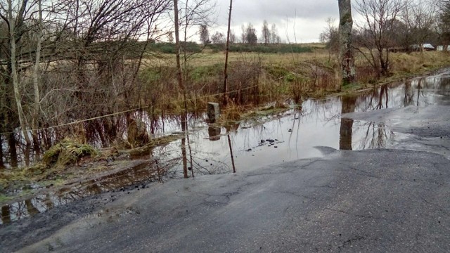 Zalana droga w Pużycach