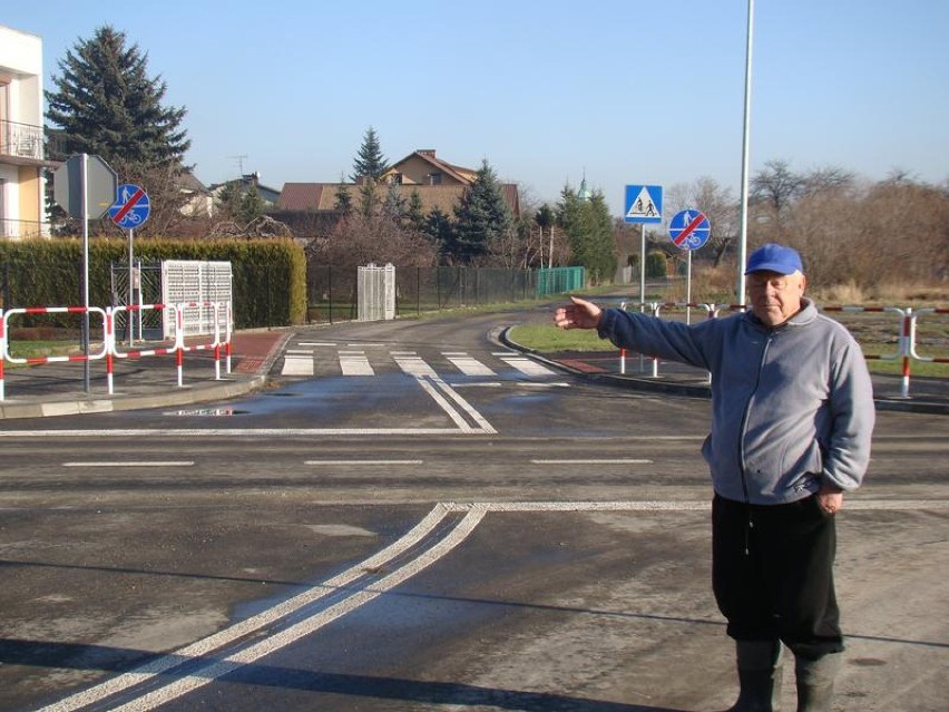 Brak przejścia dla pieszych w Kętach na nowej drodze