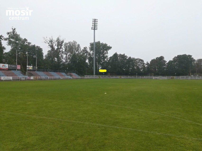 Wieża z zegarem stadionu MOSiR w Wodzisławiu Śl. przeszła do...