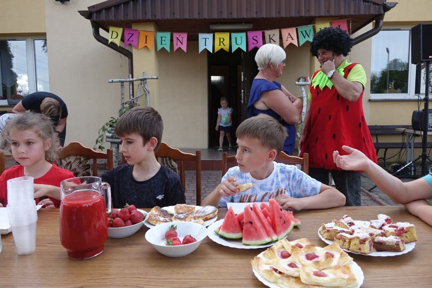 Dzień Truskawki w Zawadach (gmina Bełchatów)