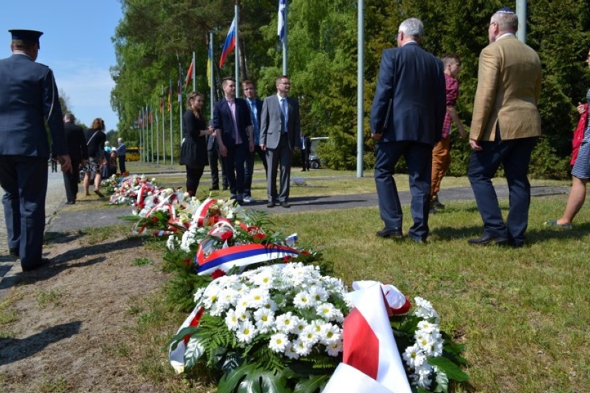 Sztutowo. Składali kwiaty w Muzeum Stutthof [ZDJĘCIA]