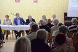 Narodowe Czytanie w Bielsku-Białej:  poseł i radni czytali seniorom "Wesele"