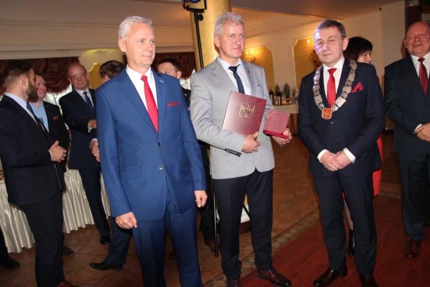 Starogard Gdański. Mariusz Szwarc nagrodzony medalem „Za zasługi dla Starogardu”