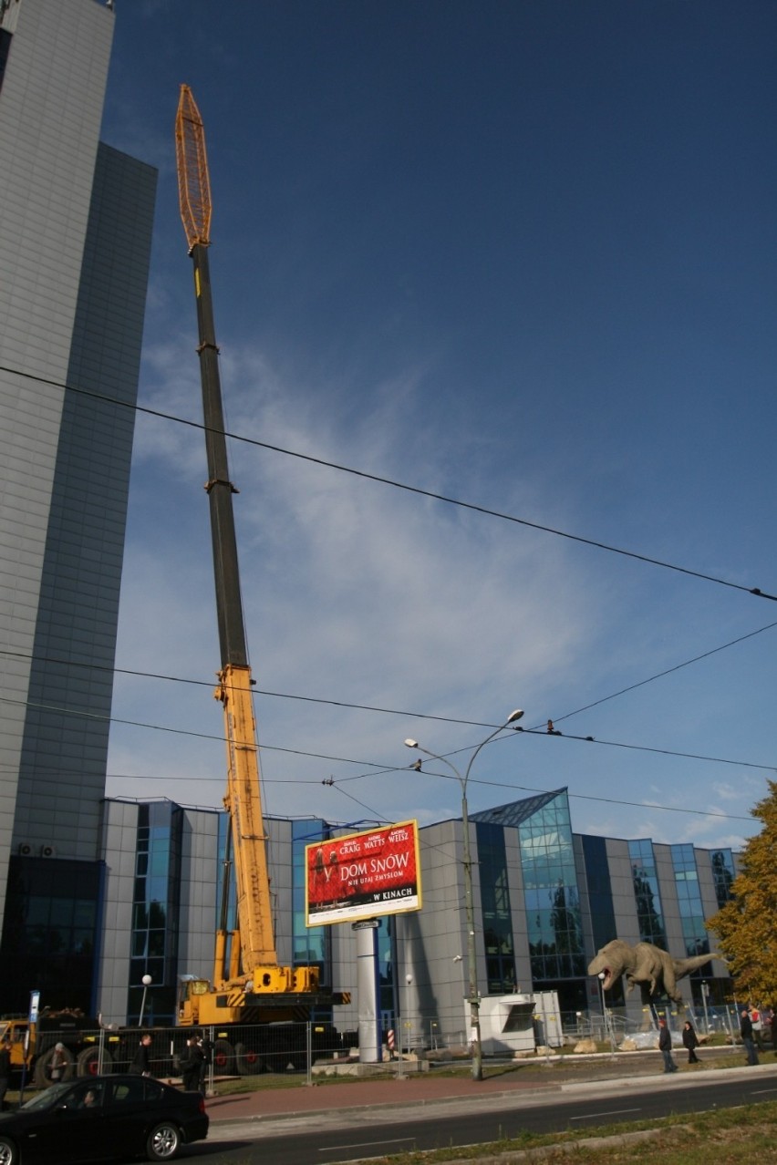 Sosnowiec: Najwyższy dźwig w Polsce pod Żyletą. Prace przy budynku Wydziału Nauk o Ziemi [WIDEO]