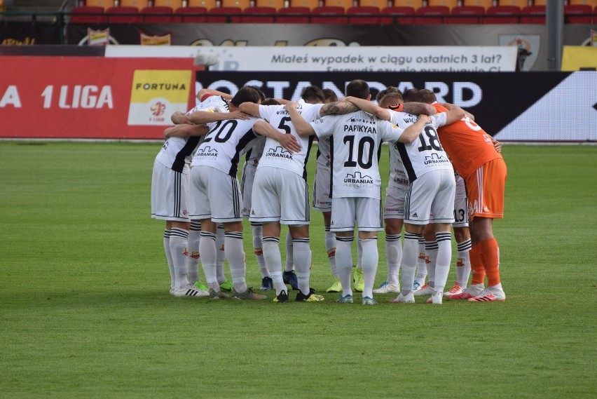 Chojniczanka Chojnice - Sandecja Nowy Sącz. 2:1 (1:0) Galeria z historycznego meczu - na podgrzewanej murawie 