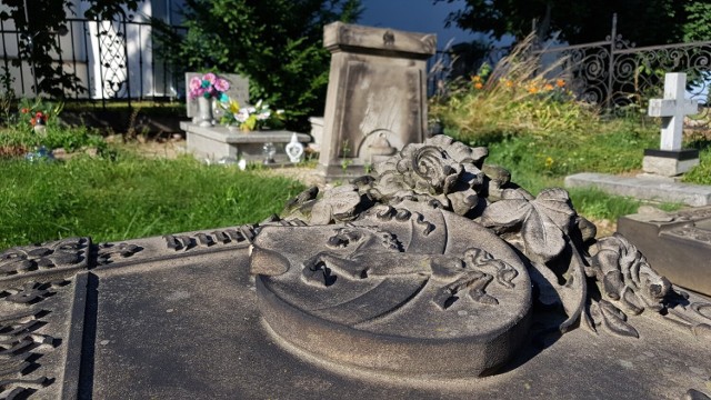 Cmentarz rodu von Mutius w Dobromierzu to jedna z najlepiej zachowanych na Śląsku szlacheckich nekropolii.