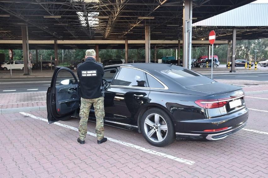 Audi A8 o szacunkowej wartości 460 tys. zł, zostało...