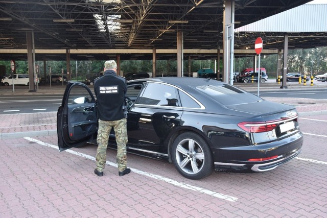 Audi A8 o szacunkowej wartości 460 tys. zł, zostało skradzione na terytorium Niemiec, a zatrzymane w przejściu drogowym w Terespolu przez Straż Graniczną.