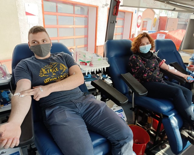 W akcji odbywającej się w krwiobusie przed remizą OSP w Oświęcimiu wzięło udział 29 honorowych dawców krwi