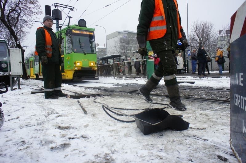 Naprawa torów po wykolejeniu na Królowej Jadwigi