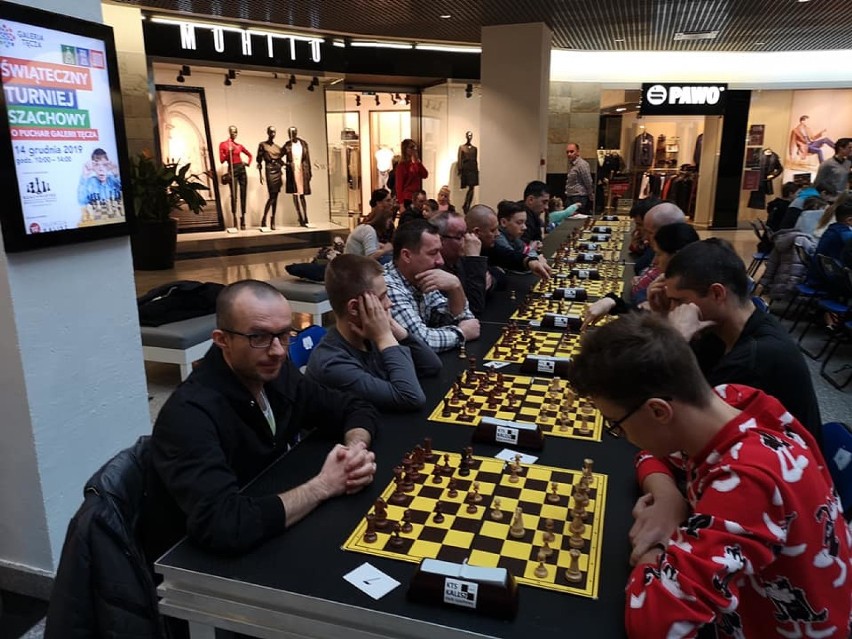 W Galerii "Tęcza" odbył turniej szachowy ZDJĘCIA