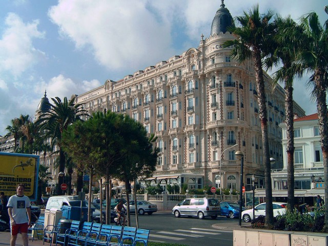 Hotel Cariton w Cannes, w którym doszło do rabunku