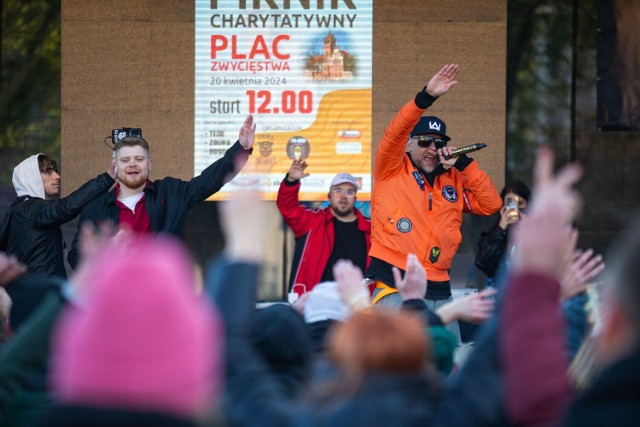 Piknik charytatywny w Słupsku. Na Placu Zwycięstwa zagrał TEDE