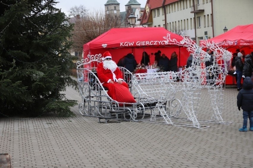 Kiermasz Bożonarodzeniowy w Opatowie. Będą występy artystyczne i spotkanie wigilijne. Będzie też zbiórka na rodzinę z Nieskurzowa