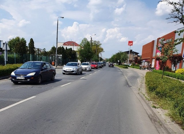 Ulica Święciechowska w Lesznie od lat czeka na remont. Właśnie miasto dostało 15 milionów z Polskiego Ładu. Wciąż nie wiadomo, ile będzie kosztować ta modernizacja
