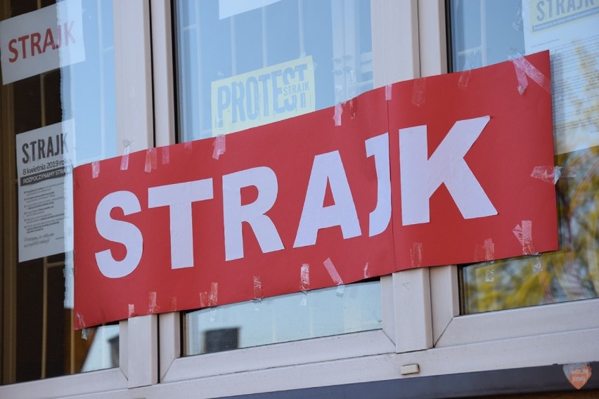 Strajk nauczycieli w Zduńskiej Woli. Dzień dziewiąty [raport aktualizacja]