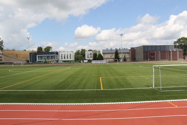Na stadionie jest już m.in. nowe boisko do piłki nożnej ze sztuczną nawierzchnią.