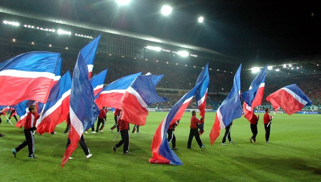 Bez przetargu wydano niemal 10 proc. środków na budowę stadionu Wisły