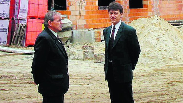Wiktor Macierzyński (z lewej) już nie jest przew. Rady Gminy.  Z prawej wójt Żarnowa Krzysztof Nawrocki